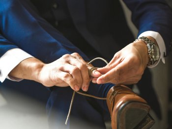 Kuinka valita sopiva kello puvun kanssa - Opas miehille